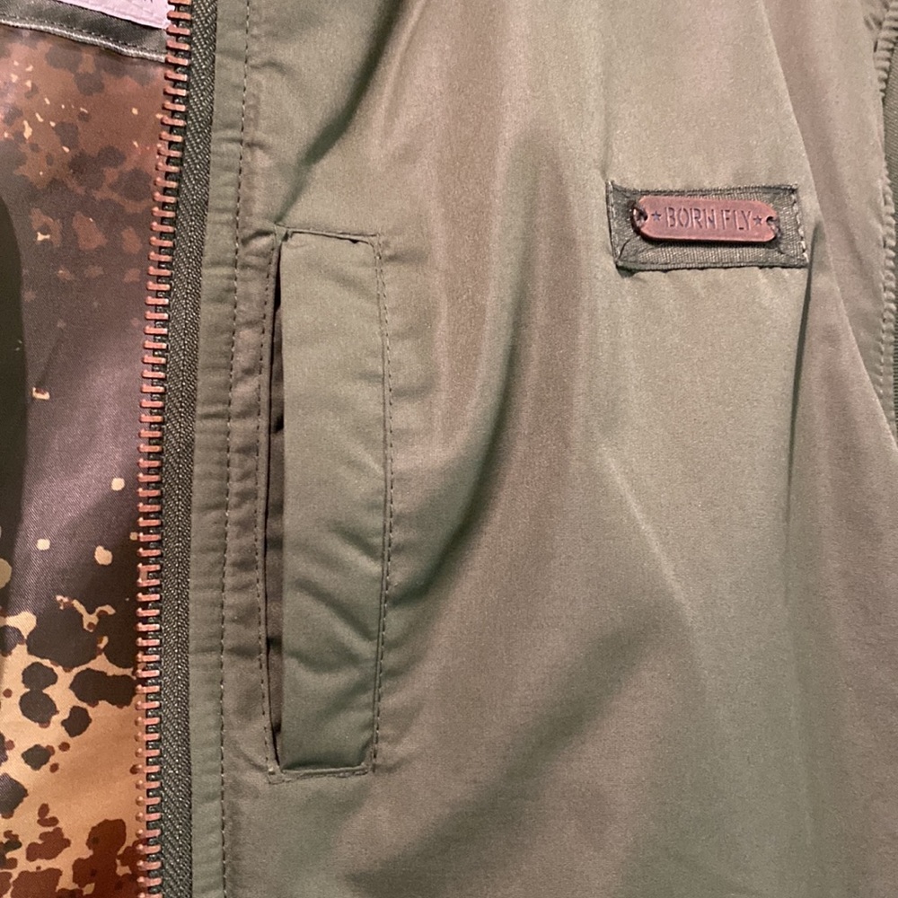 Born Fly puffer vest - Picture 6 of 16